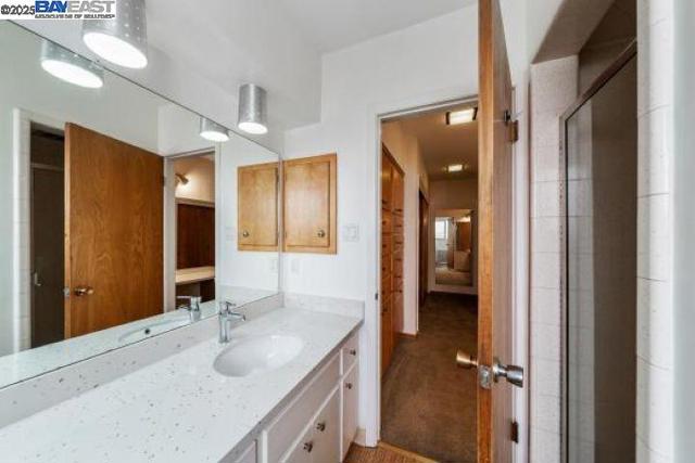 4120 Rhoda Ave, Oakland CA: https://media.crmls.org/mediaz/cc2df64e-52c6-409b-9438-7581838aed30.jpg