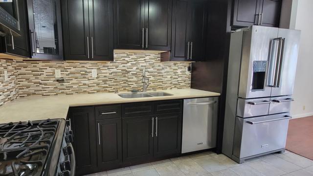 14161 Seagate Dr, San Leandro CA: https://media.crmls.org/mediaz/cc2e829a-a106-4bc0-8b69-28a631eac600.jpg