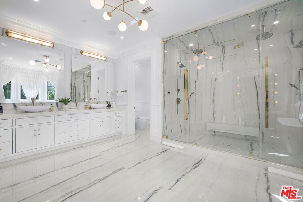 https://media.crmls.org/mediaz/cc2e8f4e-ab3d-474c-bbdb-cd642486bdd8.jpg?preset=X-Large