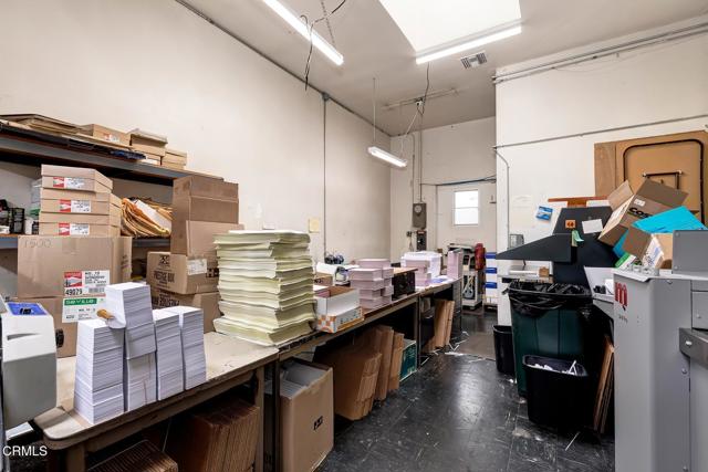 426 W Arbor Vitae Street, Inglewood CA: https://media.crmls.org/mediaz/cc2eff73-e915-4076-a6be-61c7745f22fa.jpg