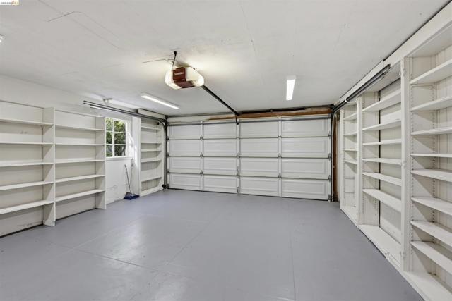 44 Highgate Rd, Kensington CA: https://media.crmls.org/mediaz/cc2fd505-2832-43e3-ad0c-92c0e73b2d6e.jpg