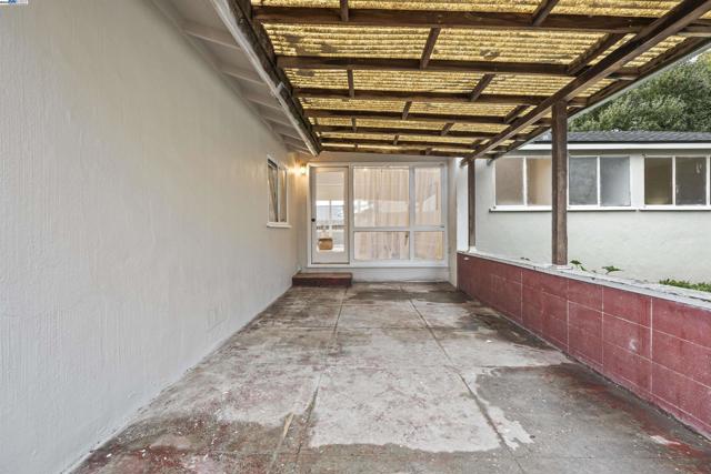 2541 Duke Ave, Richmond CA: https://media.crmls.org/mediaz/cc302529-b0a8-4e71-96a2-3cc9c0c50840.jpg