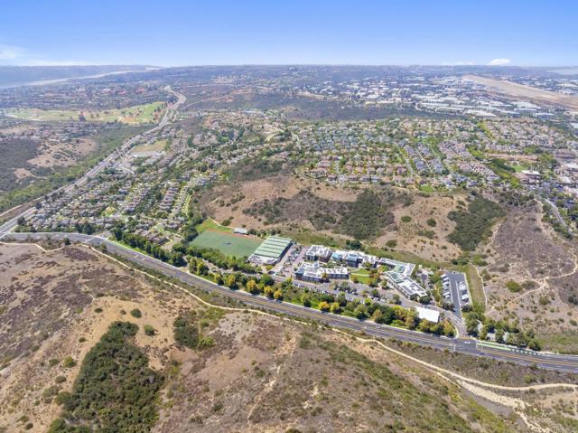 Detail Gallery Image 36 of 38 For 6084 Citracado Cir, Carlsbad,  CA 92009 - 3 Beds | 2/1 Baths