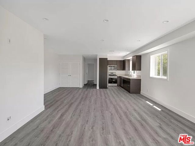 5752 Kester Avenue, Van Nuys CA: https://media.crmls.org/mediaz/cc3131ff-827c-43ad-ae90-2e5132c722be.jpg