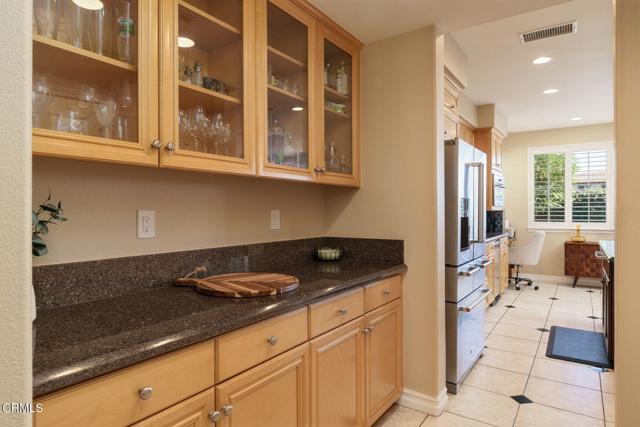 664 Corte Regalo, Camarillo CA: https://media.crmls.org/mediaz/cc314c96-b231-4640-86d1-d619f091ec9f.jpg