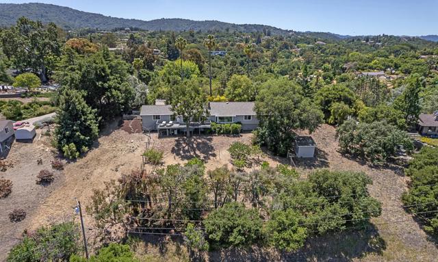 13038 Vista Del Valle Court, Los Altos Hills CA: https://media.crmls.org/mediaz/cc326144-b86b-422c-94ff-0ec4009e2670.jpg