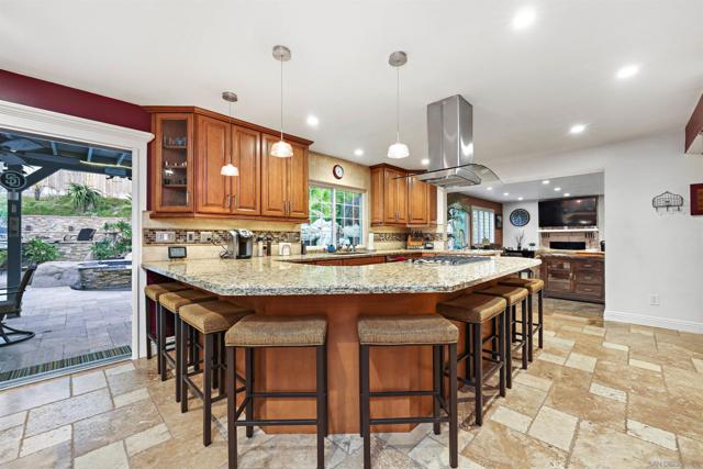 10976 Pallon Way, San Diego CA: https://media.crmls.org/mediaz/cc3291a8-ab82-4732-9a7b-08d98c1289c0.jpg