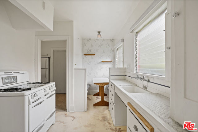 1811 Effie Street, Los Angeles CA: https://media.crmls.org/mediaz/cc32daab-a1c3-4379-8f6d-aa64c28c68da.jpg