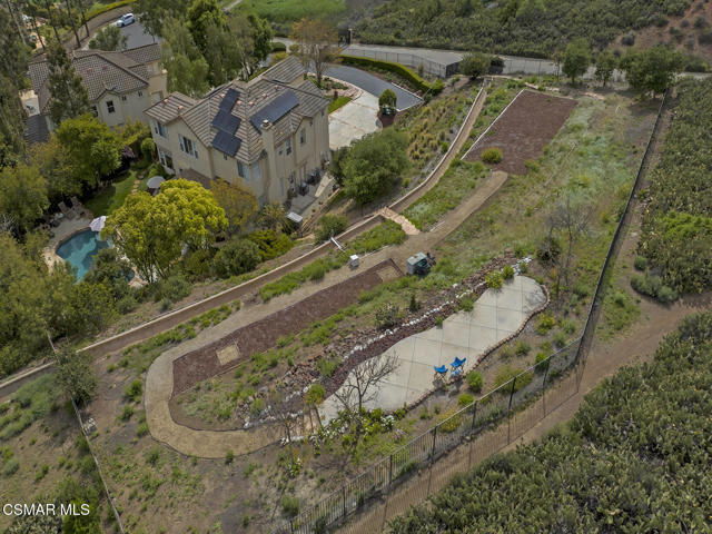 331 Briar Bluff Circle, Thousand Oaks CA: https://media.crmls.org/mediaz/cc33d788-278a-4350-b788-607de2e81a26.jpg