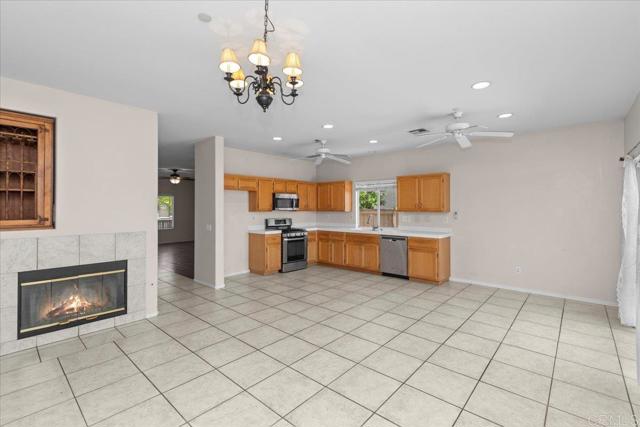 Detail Gallery Image 9 of 24 For 1380 Corte Bagalso, San Marcos,  CA 92069 - 3 Beds | 2 Baths