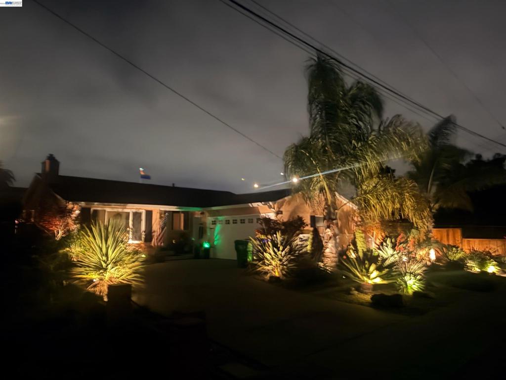 https://media.crmls.org/mediaz/cc357db8-5b17-4b61-94c0-49cac7073669.jpg?preset=X-Large
