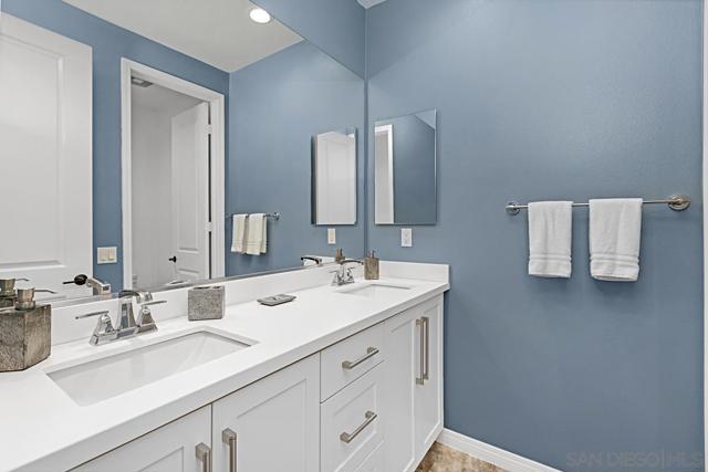 1091 Camino Cantera S, Chula Vista CA: https://media.crmls.org/mediaz/cc35c9a7-06eb-4b39-9523-43a6e20a974a.jpg