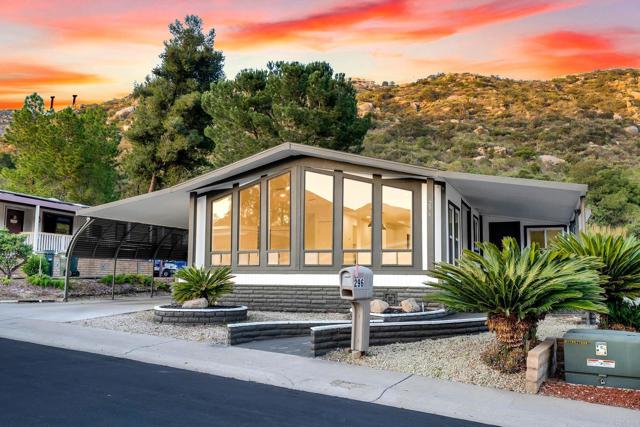 8975 Lawrence Welk Drive, Escondido CA: https://media.crmls.org/mediaz/cc365344-3bea-4df5-be42-b721b2736a2f.jpg