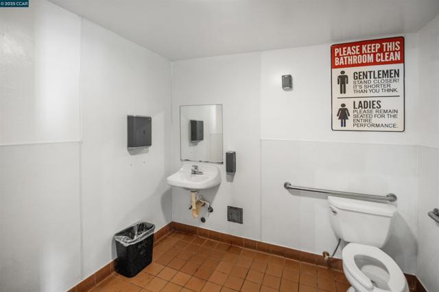 353 24Th St, Richmond CA: https://media.crmls.org/mediaz/cc3732d8-f686-4dd3-9223-c9e97071ecd3.jpg