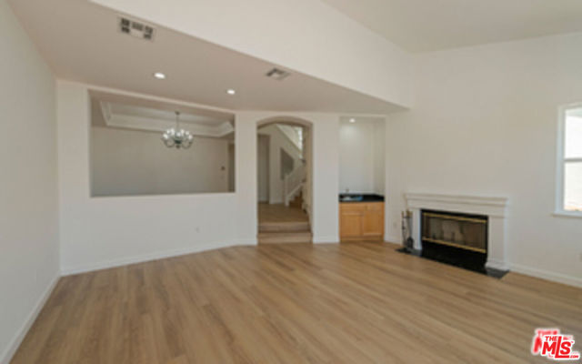 6465 Zuma View Place, Malibu CA: https://media.crmls.org/mediaz/cc3735bd-a122-4f5e-9830-f5aa35adbd8a.jpg