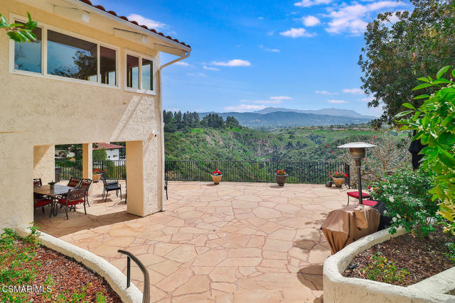 1822 Calle Borrego, Thousand Oaks CA: https://media.crmls.org/mediaz/cc376537-fdff-4f41-b0a7-19338acf038a.jpg