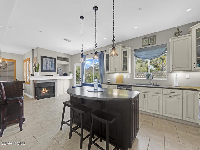 293 Springmist Lane, Simi Valley CA: https://media.crmls.org/mediaz/cc37c7cc-6d62-4183-9ca0-fd2077b9d848.jpg