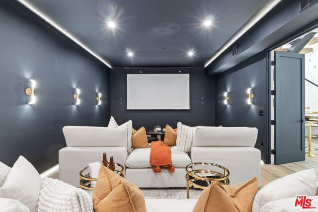 4535 Haskell Avenue, Encino CA: https://media.crmls.org/mediaz/cc383083-d74f-4a0e-8222-0df6e6e1d107.jpg