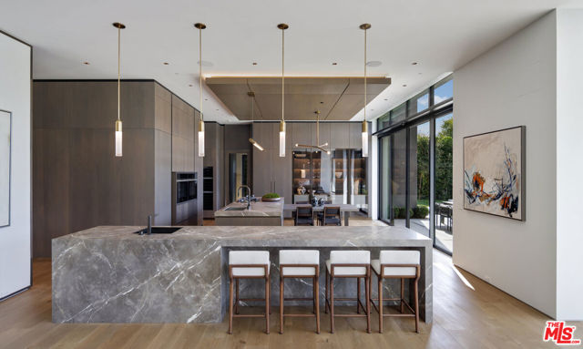 615 N Faring Road, Los Angeles CA: https://media.crmls.org/mediaz/cc3840bc-b629-430e-854a-ead11a3b1d19.jpg