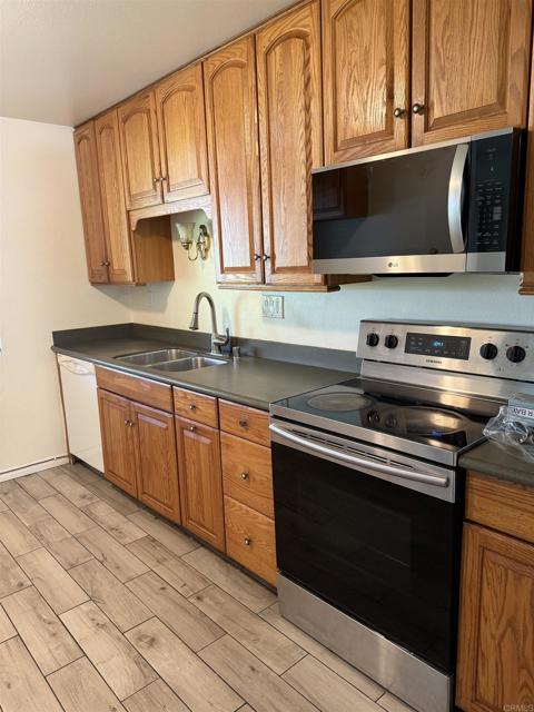 Detail Gallery Image 4 of 26 For 7069 Russan Ln, Lemon Grove,  CA 91945 - 3 Beds | 1/1 Baths