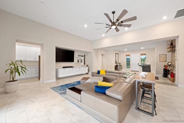 21992 Wilgen Rd, Escondido CA: https://media.crmls.org/mediaz/cc396cbe-ec4a-4083-aad3-a63597a60459.jpg