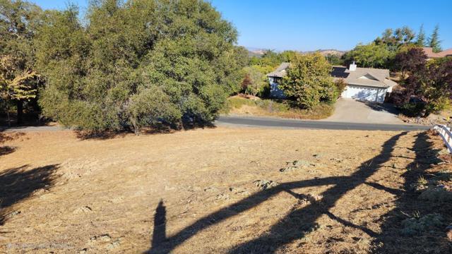 2894 Stagecoach Drive, Valley Springs CA: https://media.crmls.org/mediaz/cc396fd8-34ab-44fd-9426-ebf106058241.jpg