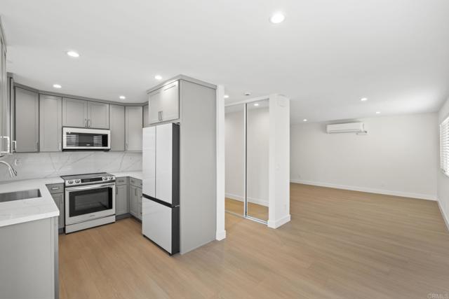 Image 11 of 75 For 1633 Mackinnon Avenue