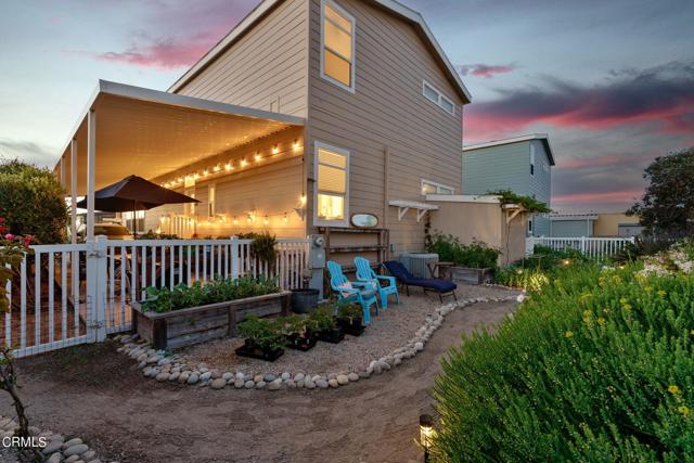 5540 W 5th Street, Oxnard CA: https://media.crmls.org/mediaz/cc39aa49-274a-4f6f-86a4-e0eeb4e7e5ea.jpg
