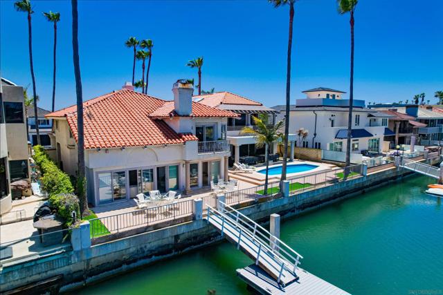 6 Buccaneer Way, Coronado CA: https://media.crmls.org/mediaz/cc3acce4-8d12-48bf-960f-6480aff75676.jpg