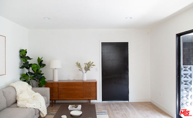4938 Rosewood Avenue, Los Angeles CA: https://media.crmls.org/mediaz/cc3bf245-90a2-4f18-a766-a6c05d425b04.jpg