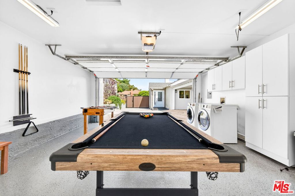 https://media.crmls.org/mediaz/cc3ca1c0-5263-429c-bb83-1049d5ff526c.jpg?preset=X-Large