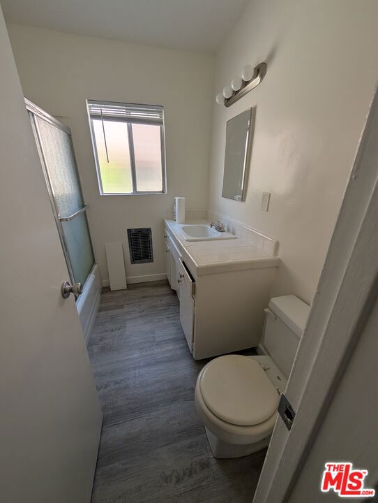 2120 Carmona Avenue, Los Angeles CA: https://media.crmls.org/mediaz/cc3cb302-29f4-49b5-ab81-468edf33da02.jpg