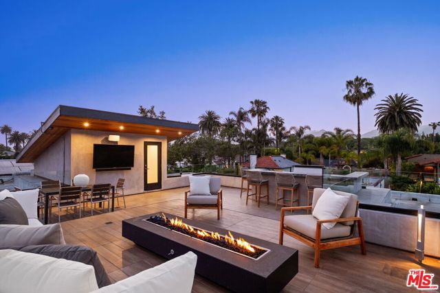 816 N Stanley Avenue, Los Angeles CA: https://media.crmls.org/mediaz/cc3cebdd-d567-43fc-b15e-ce26084f2ef8.jpg