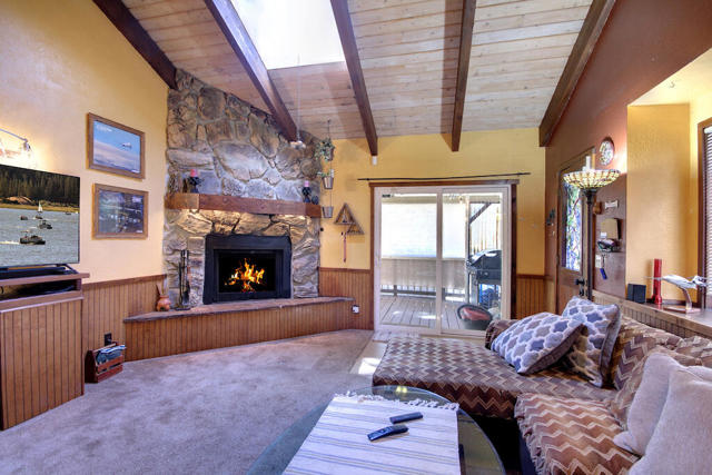 735 Santa Barbara Avenue, Sugarloaf CA: https://media.crmls.org/mediaz/cc3d2904-c442-4584-a5e8-c51ab2a9aa24.jpg