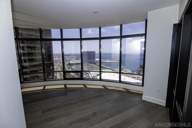 100 Harbor Drive, San Diego CA: https://media.crmls.org/mediaz/cc3d4b20-2722-414a-8d1d-0b84ffdb8970.jpg