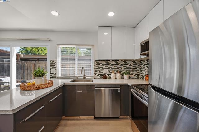 4672 Balboa Way, Fremont CA: https://media.crmls.org/mediaz/cc3d6310-9b65-4f46-9b51-f4e936d11d98.jpg