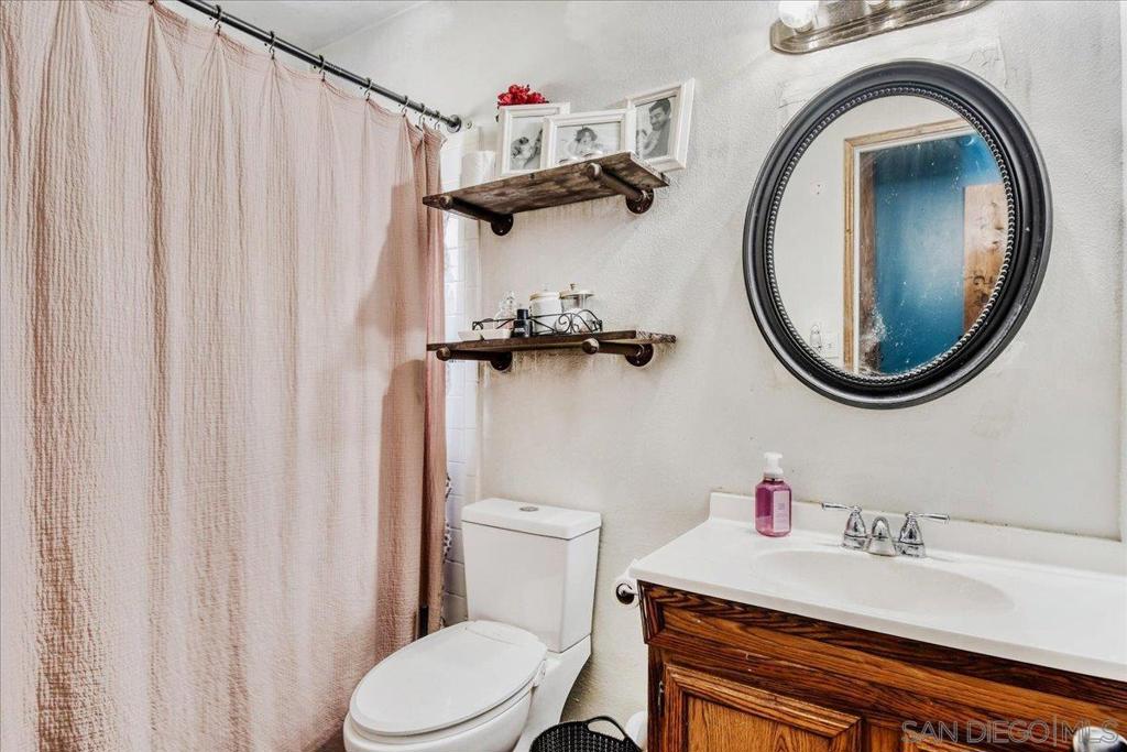 https://media.crmls.org/mediaz/cc3dbb2a-eceb-4635-83db-3d4e66a9d3f2.jpg?preset=X-Large