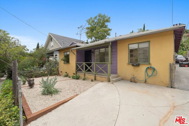 821 Laveta Terrace, Los Angeles CA: https://media.crmls.org/mediaz/cc3de602-5e55-49ab-a676-378cb671cf70.jpg