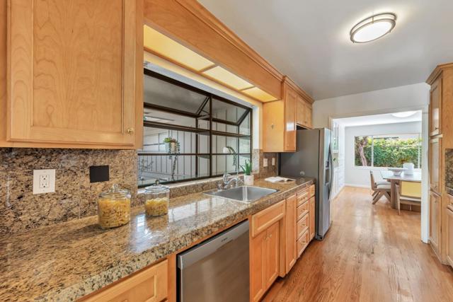 171 E Creek Drive, Menlo Park CA: https://media.crmls.org/mediaz/cc3df216-5ba3-4eb0-99af-336fd60e7ea0.jpg