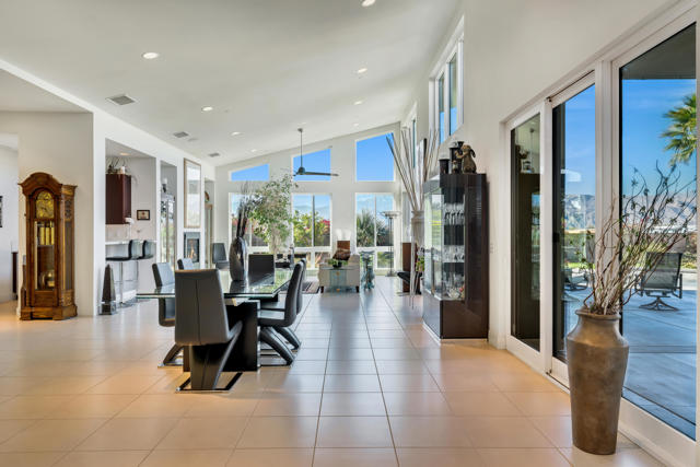 13 Via Montagna, Rancho Mirage CA: https://media.crmls.org/mediaz/cc3e26da-4fda-473a-93fc-159c60ea8007.jpg