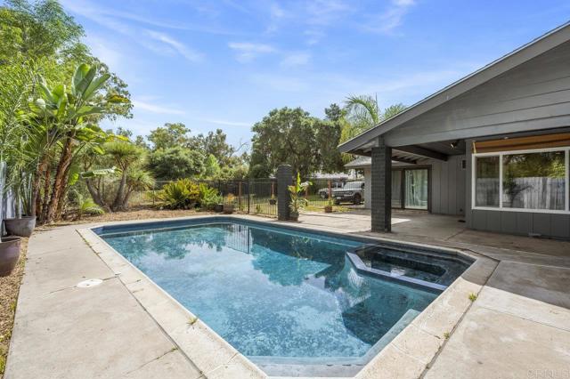 2348 Watson Way, Vista CA: https://media.crmls.org/mediaz/cc3e91f6-f9de-4f6e-9900-467f3bce0ed5.jpg