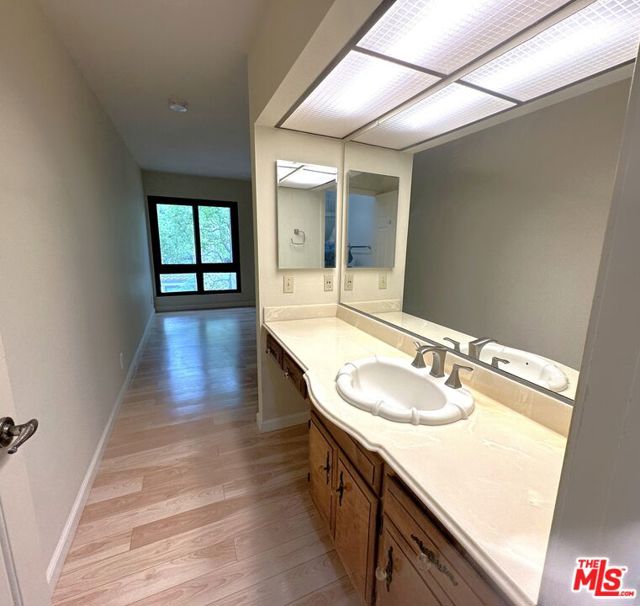 8515 Falmouth Avenue, Playa del Rey CA: https://media.crmls.org/mediaz/cc3ee784-89f1-4096-abaf-1e05d006535e.jpg
