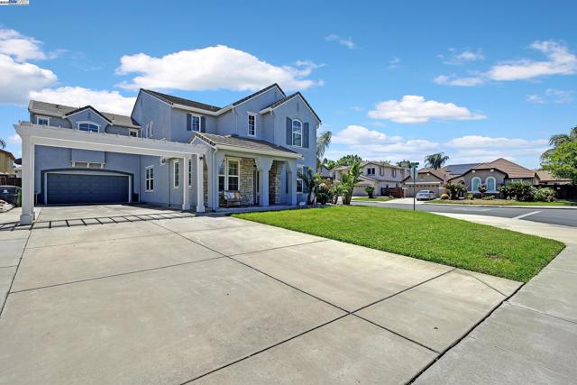 1304 Pyrenees St, Tracy CA: https://media.crmls.org/mediaz/cc3f3af9-2be8-4b1e-83b9-9b46ba47646b.jpg