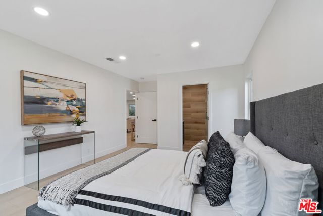5413 Halbrent Avenue, Sherman Oaks CA: https://media.crmls.org/mediaz/cc3fa4a3-26c8-464a-a6d6-1d2c12a0150e.jpg