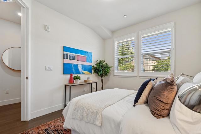 1815 Balsa St, Alameda CA: https://media.crmls.org/mediaz/cc400495-dde1-4d31-a21f-2546efcb2ff8.jpg
