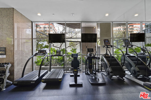 801 S Grand Avenue, Los Angeles CA: https://media.crmls.org/mediaz/cc404a8c-43c8-447d-9b35-c43ba10da1a8.jpg