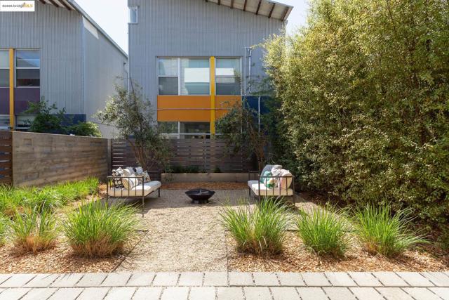 809 Folger Ave, Berkeley CA: https://media.crmls.org/mediaz/cc40c553-0302-4fca-be6b-23896476c4cd.jpg