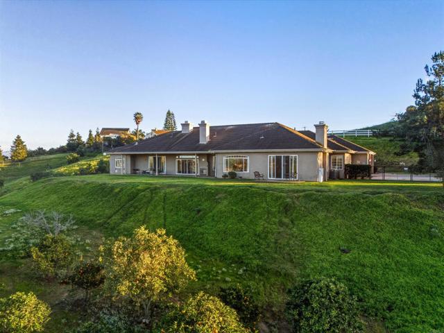 Detail Gallery Image 3 of 39 For 4712 Briana Ct, Fallbrook,  CA 92028 - 4 Beds | 4 Baths