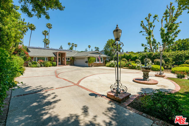 8760 White Oak Avenue, Sherwood Forest CA: https://media.crmls.org/mediaz/cc417feb-a77d-4f6b-beae-1c8343dfee74.jpg