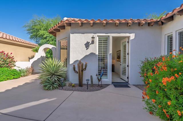 80143 Miramonte Lane, La Quinta CA: https://media.crmls.org/mediaz/cc425aa9-7605-4fff-8c86-d9c496eb8f97.jpg